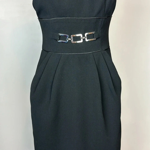 Le Chateau fitted sleeveless scoop neck v-back pockets skirt pleats satin piping - Picture 4 of 9